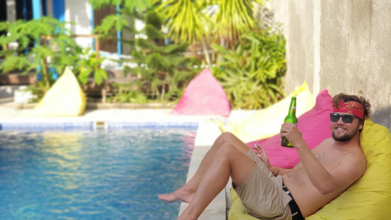 Tropical House Bungalows Gili Trawangan Exterior photo