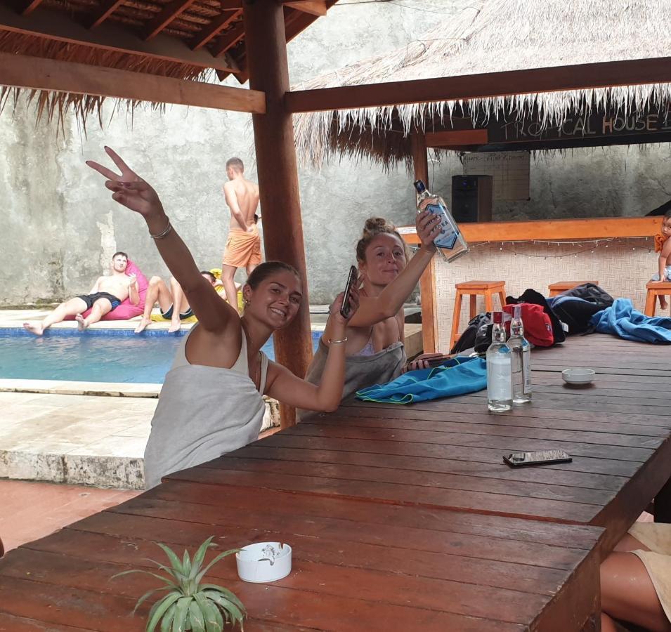 Tropical House Bungalows Gili Trawangan Exterior photo