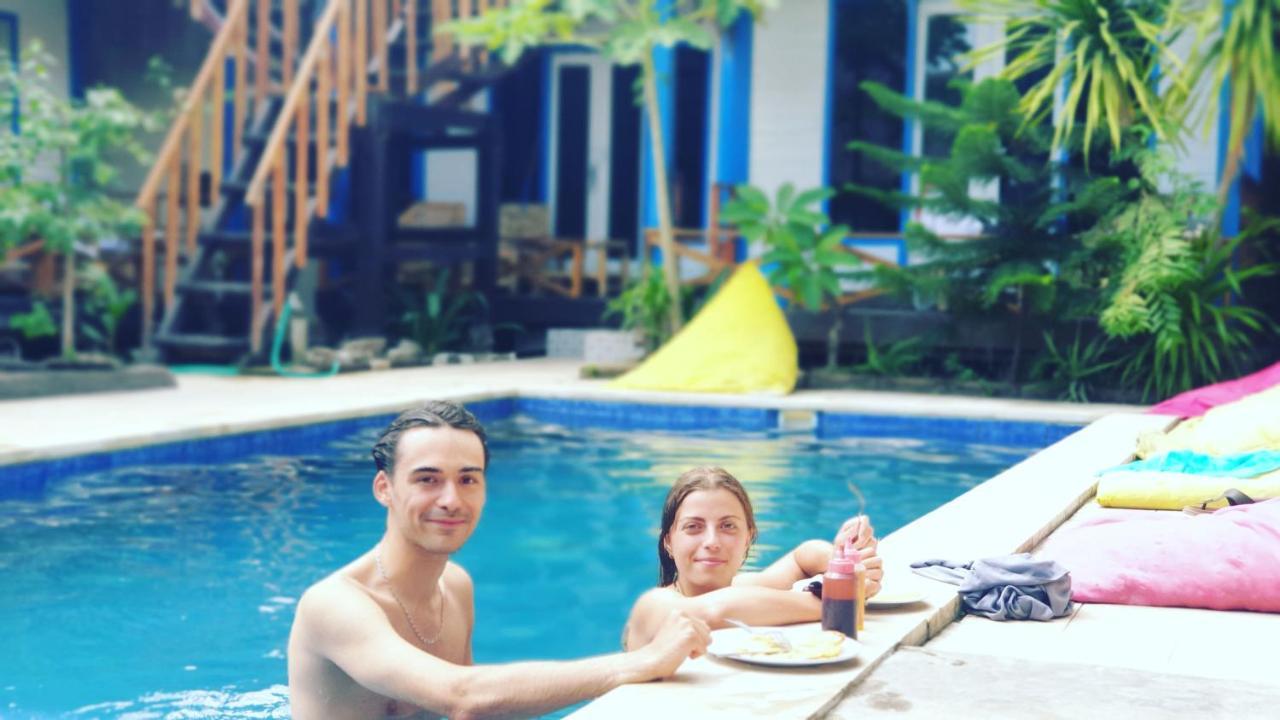 Tropical House Bungalows Gili Trawangan Exterior photo