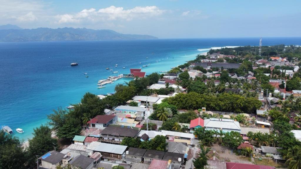 Tropical House Bungalows Gili Trawangan Exterior photo