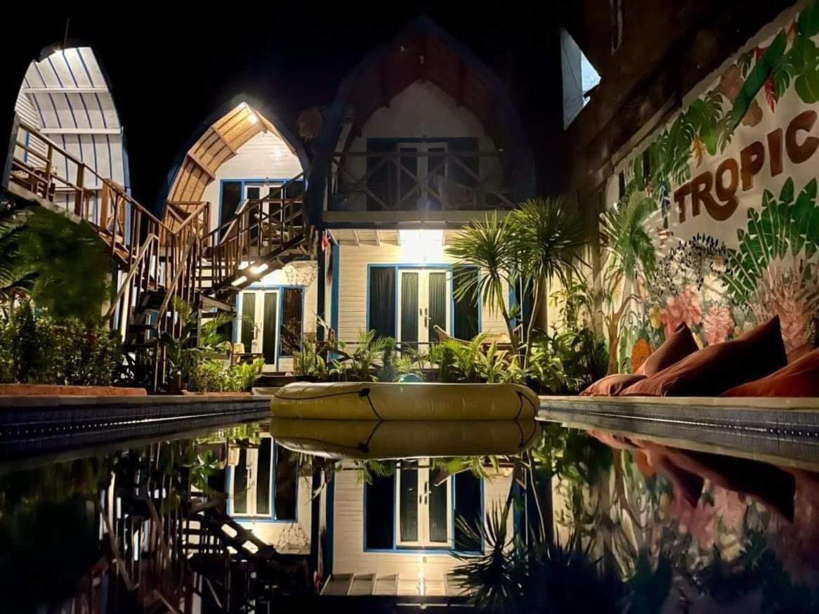Tropical House Bungalows Gili Trawangan Exterior photo