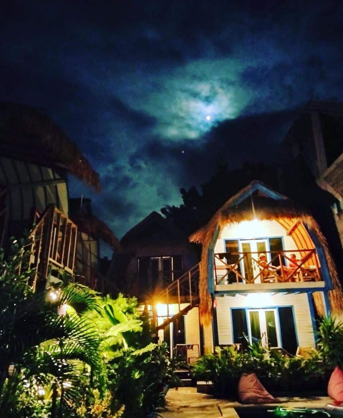 Tropical House Bungalows Gili Trawangan Exterior photo