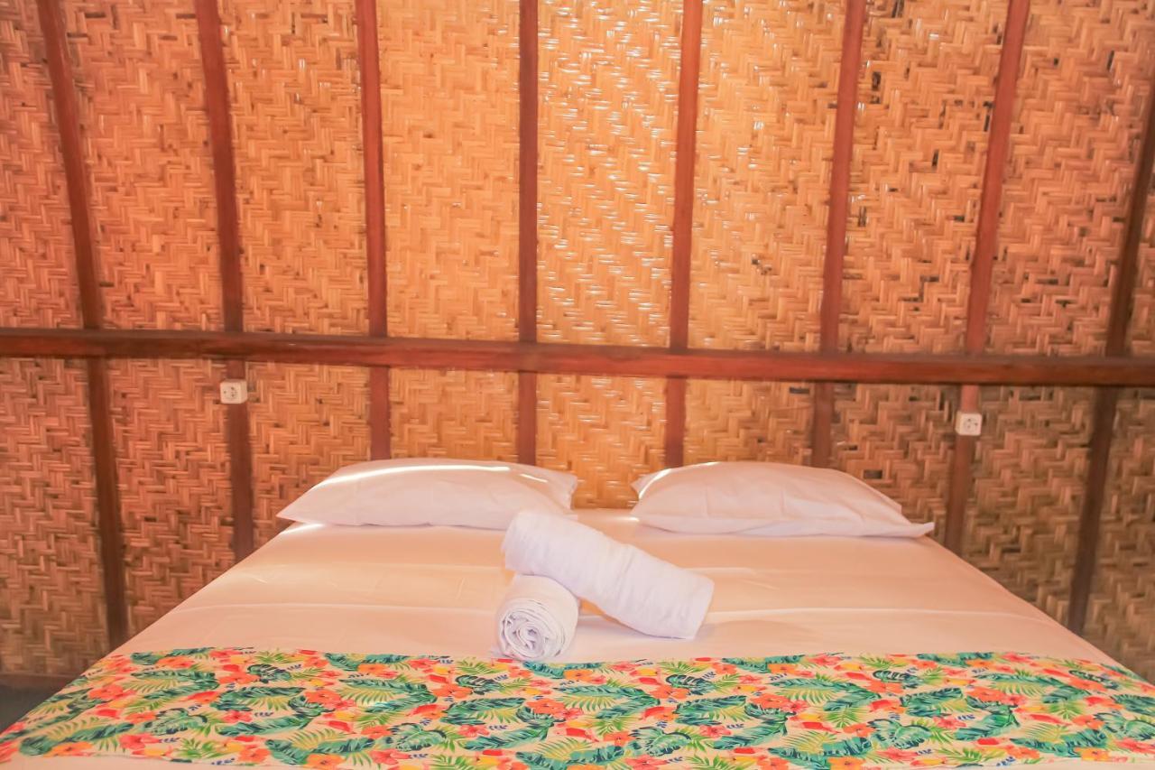 Tropical House Bungalows Gili Trawangan Exterior photo