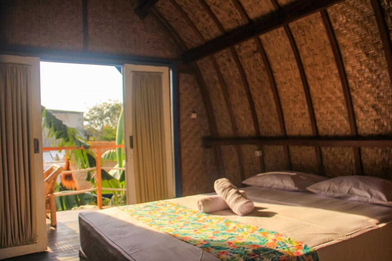 Tropical House Bungalows Gili Trawangan Exterior photo